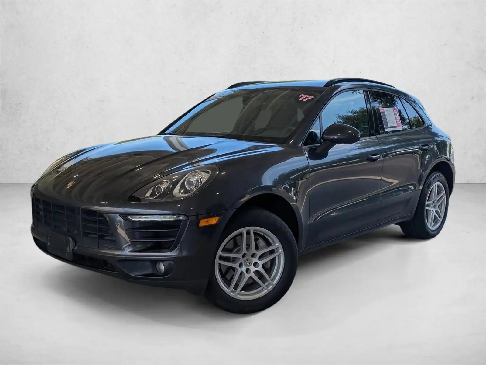 2017 Porsche Macan Base's photo