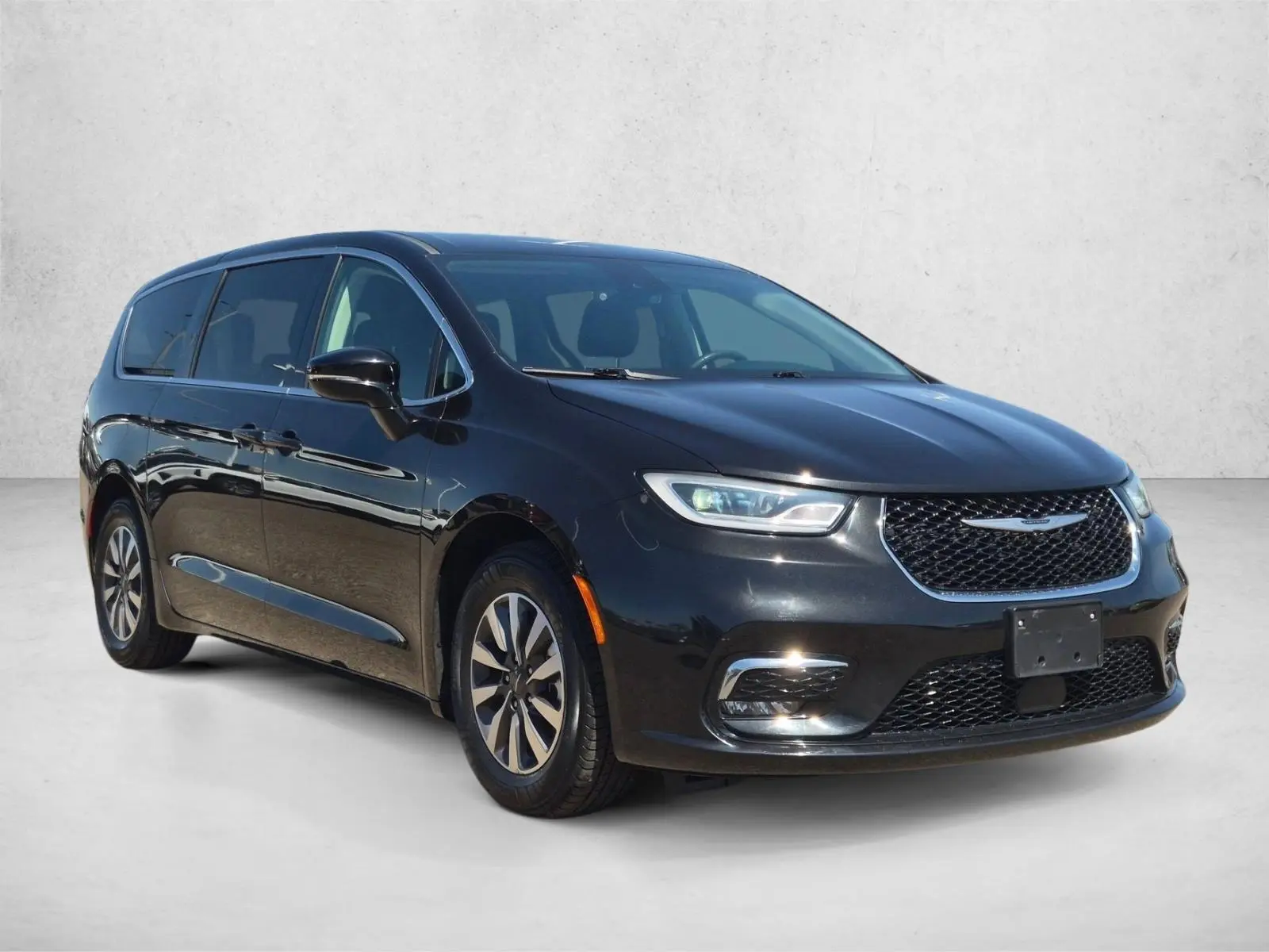 2024 Chrysler Pacifica Hybrid Select PHEV photo 3