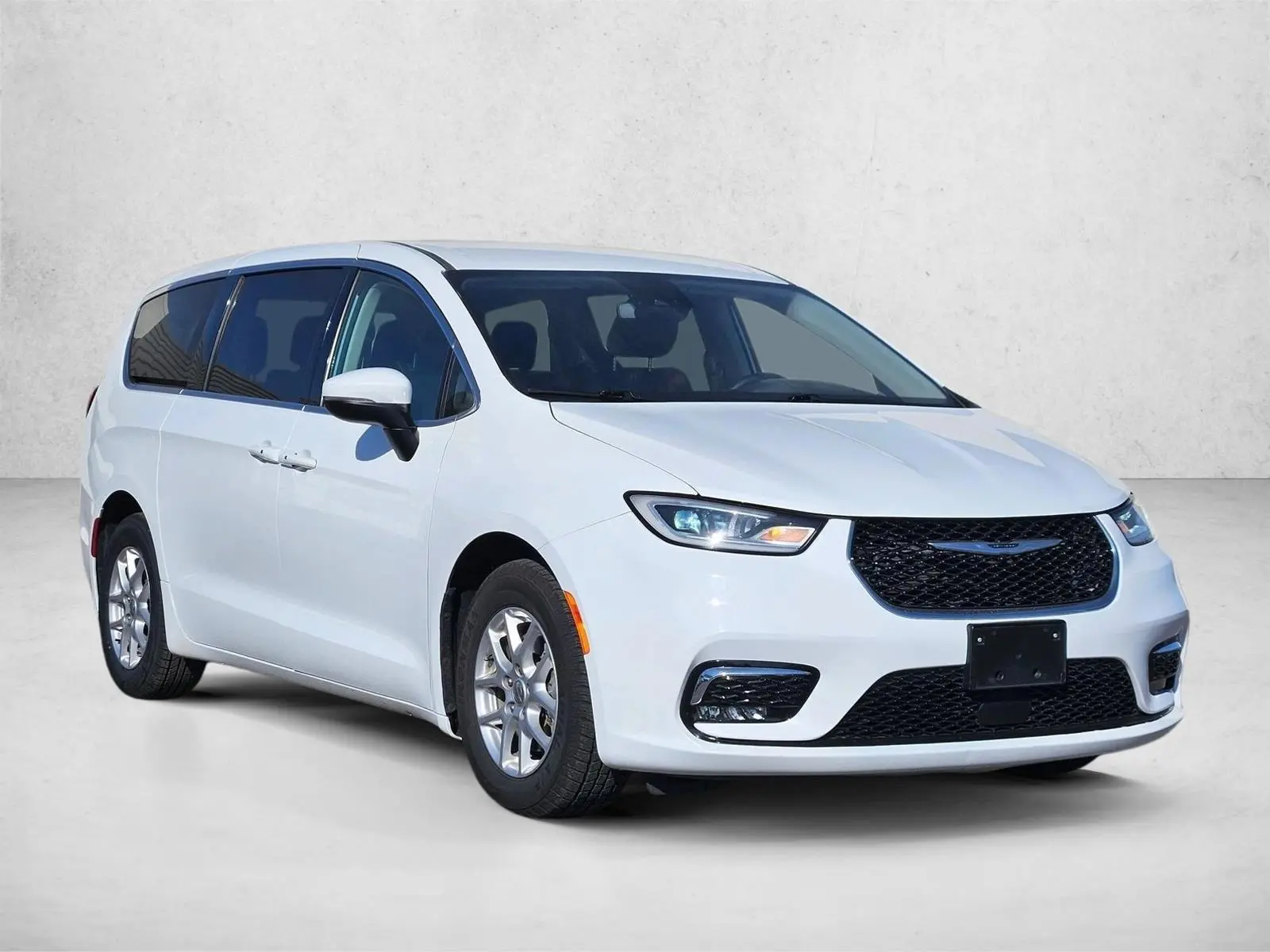 2023 Chrysler Pacifica Touring L photo 3