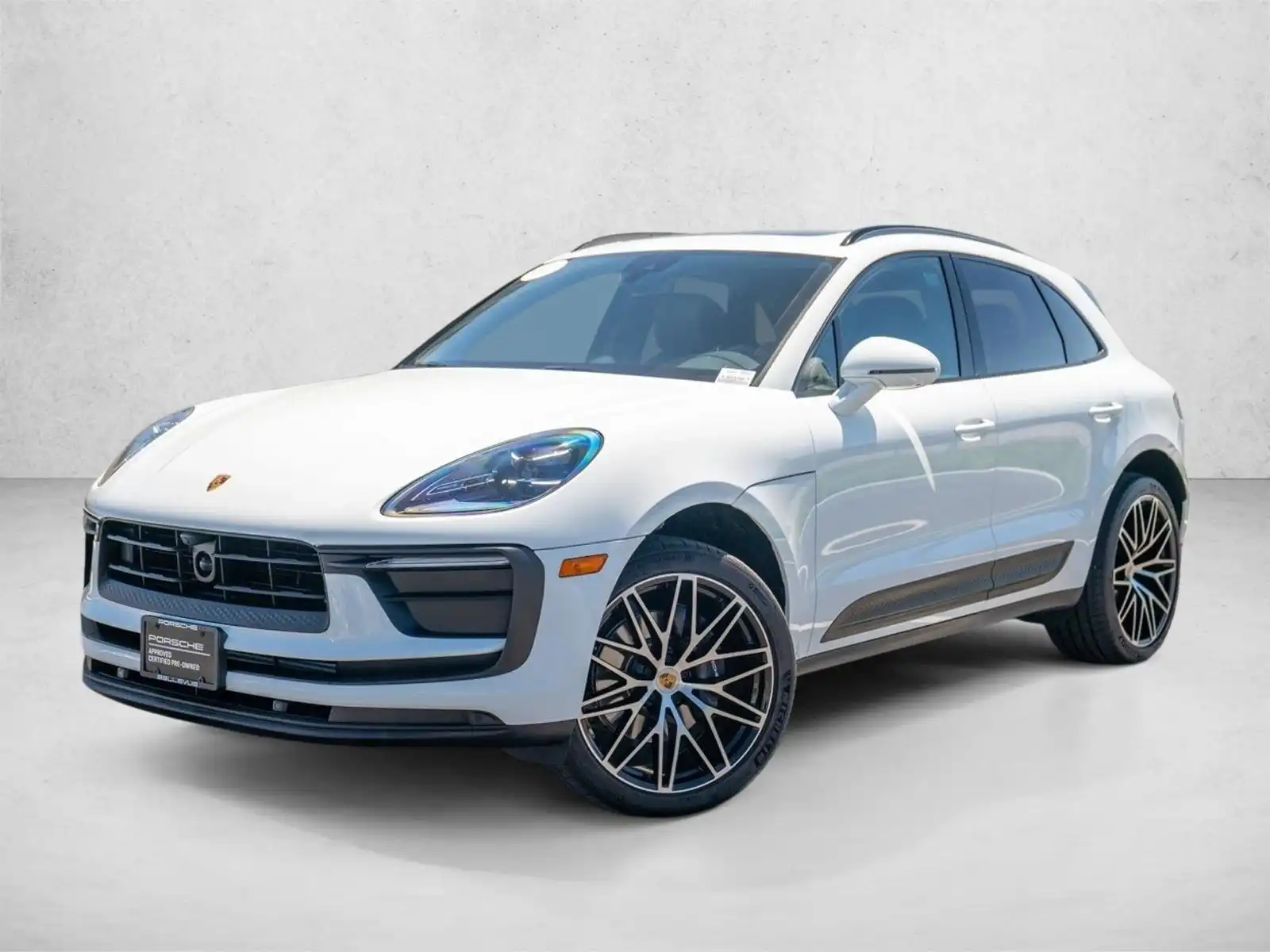2026 Porsche Macan T's photo