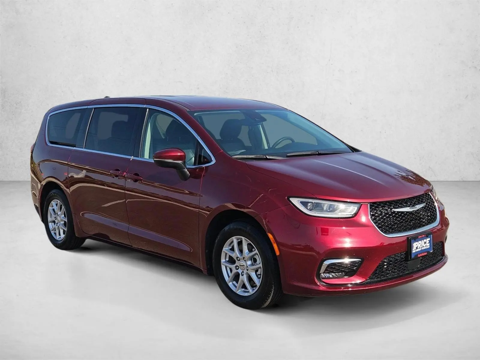 2023 Chrysler Pacifica Touring L photo 3