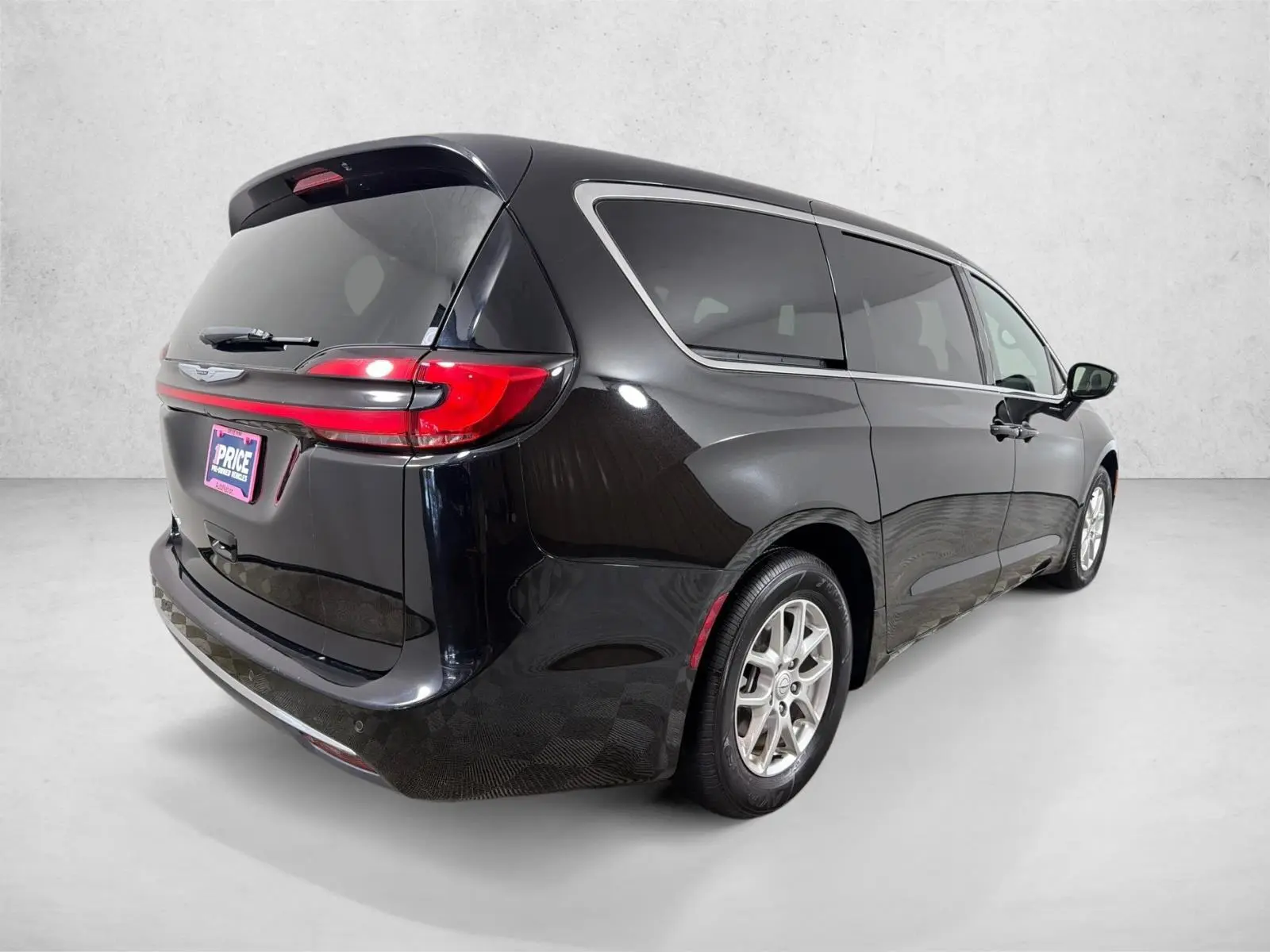 2025 Chrysler Pacifica Select photo 3