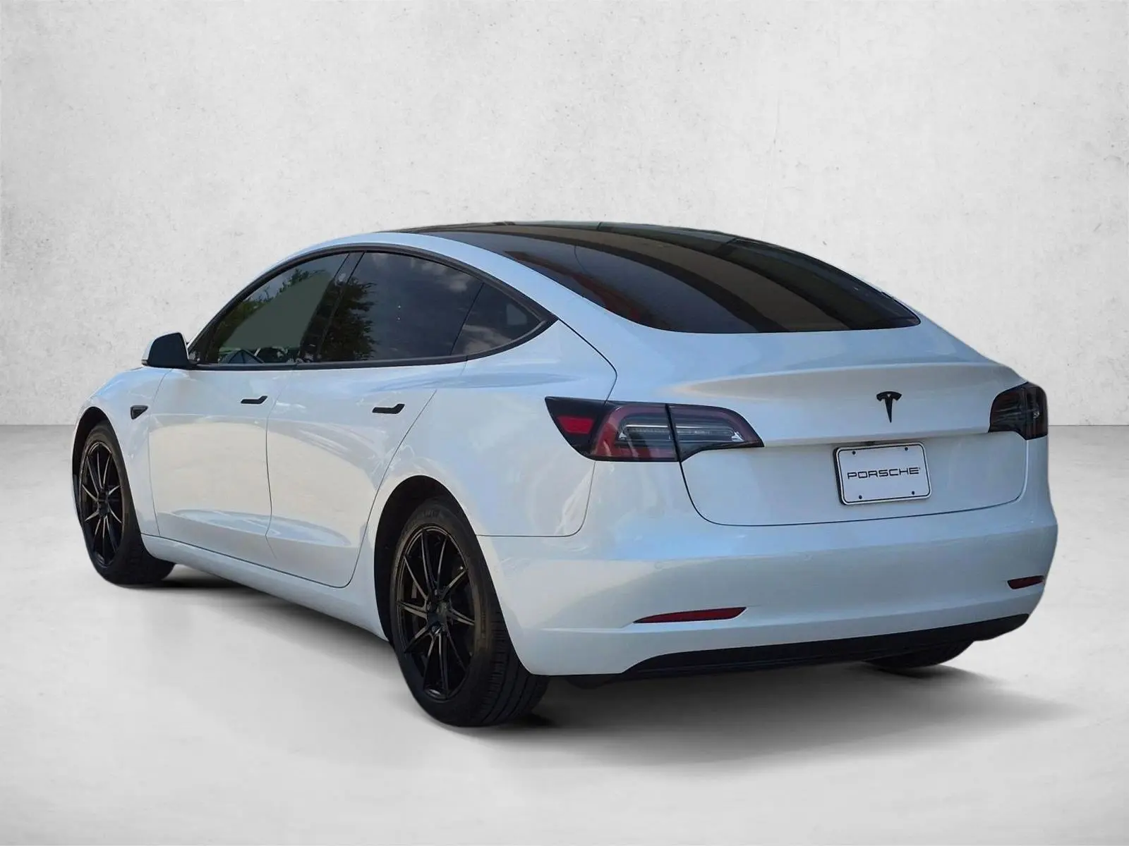 2021 Tesla Model 3 Standard Range Plus photo 3