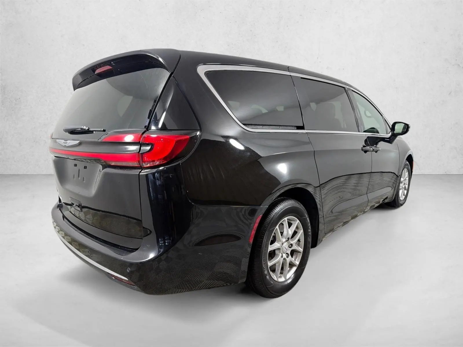 2025 Chrysler Pacifica Select photo 3