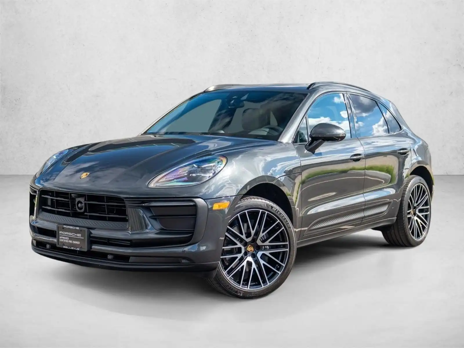 2026 Porsche Macan Base's photo