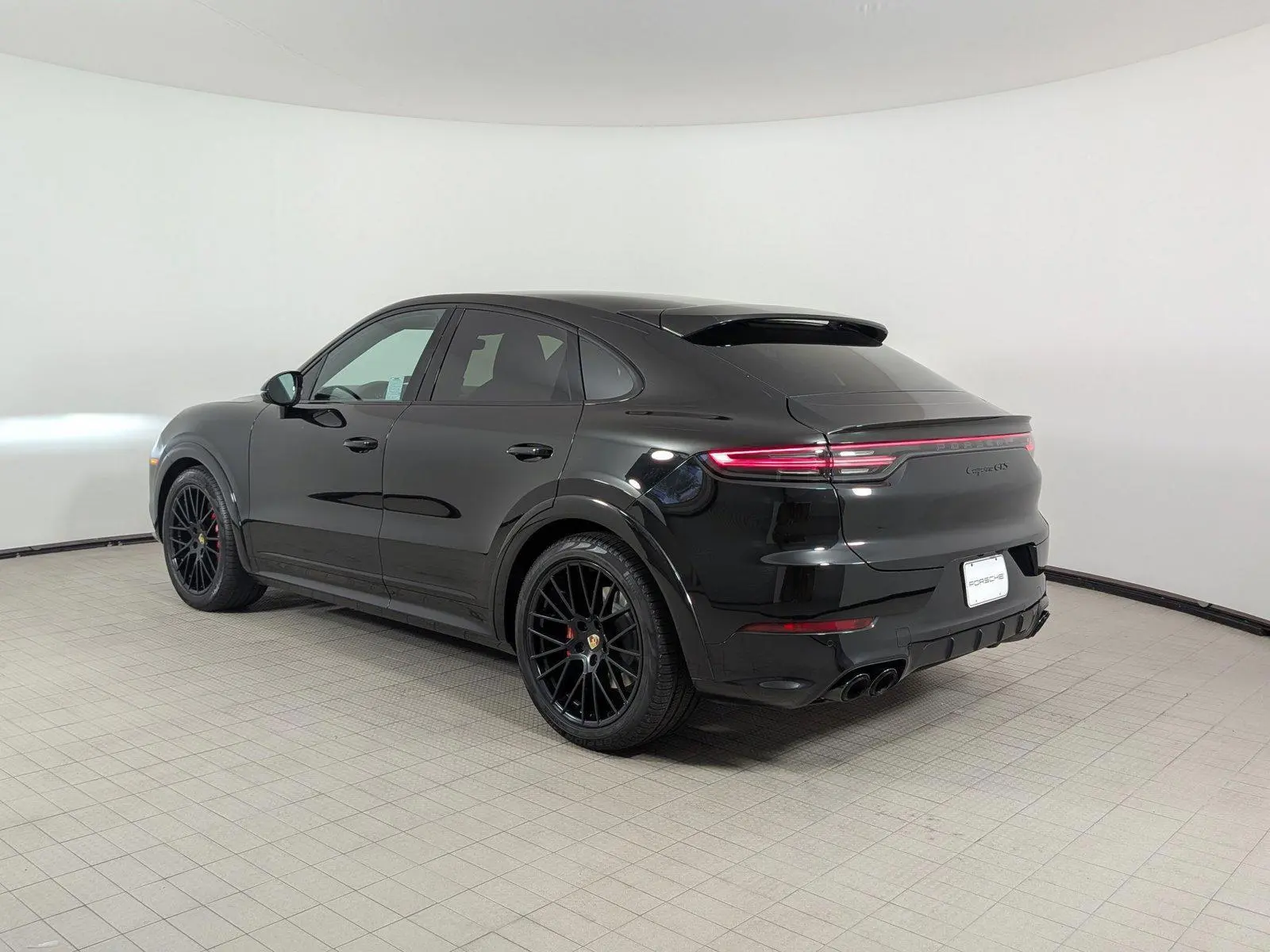 2023 Porsche Cayenne GTS photo 3