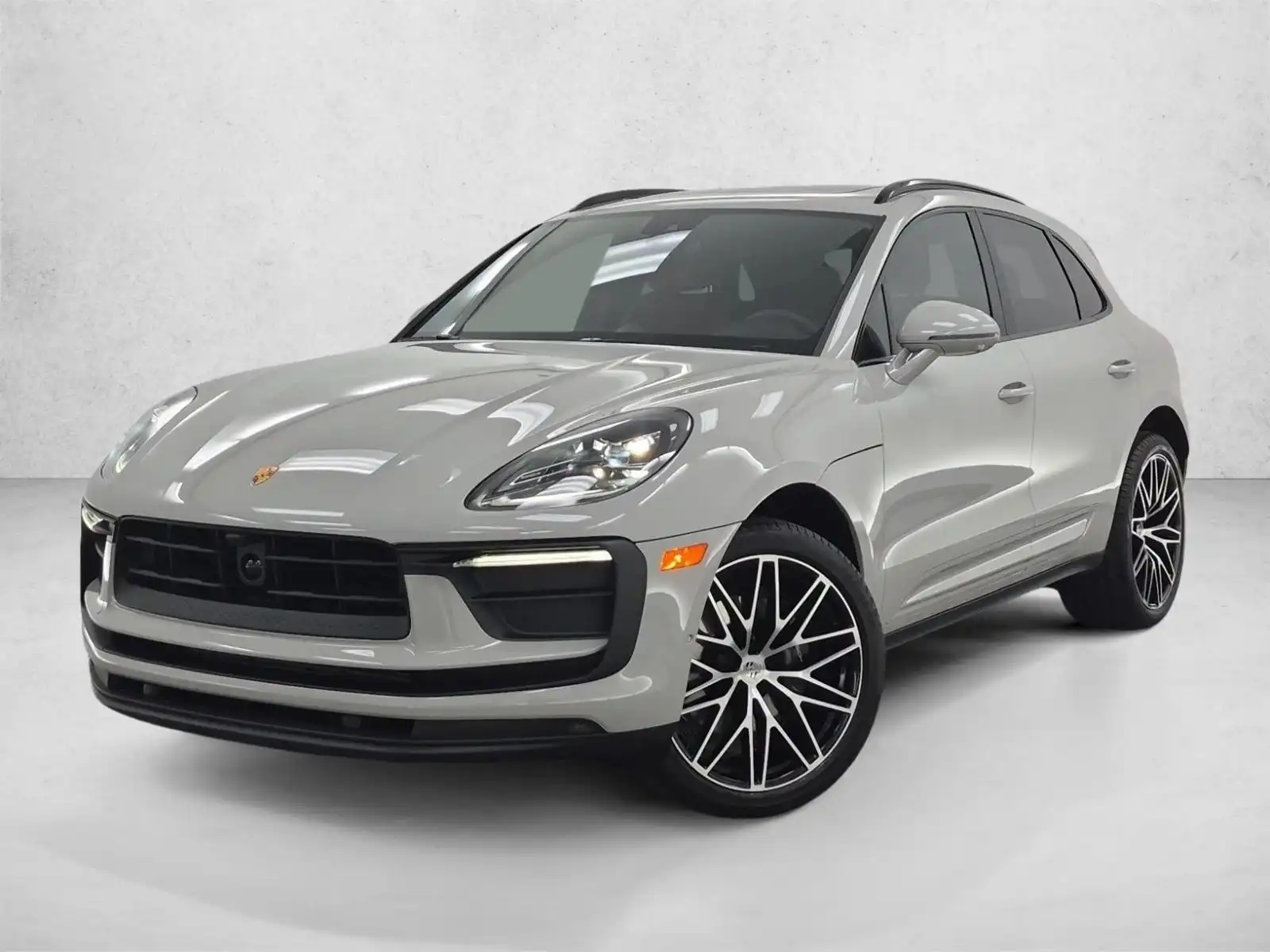 2025 Porsche Macan Base's photo