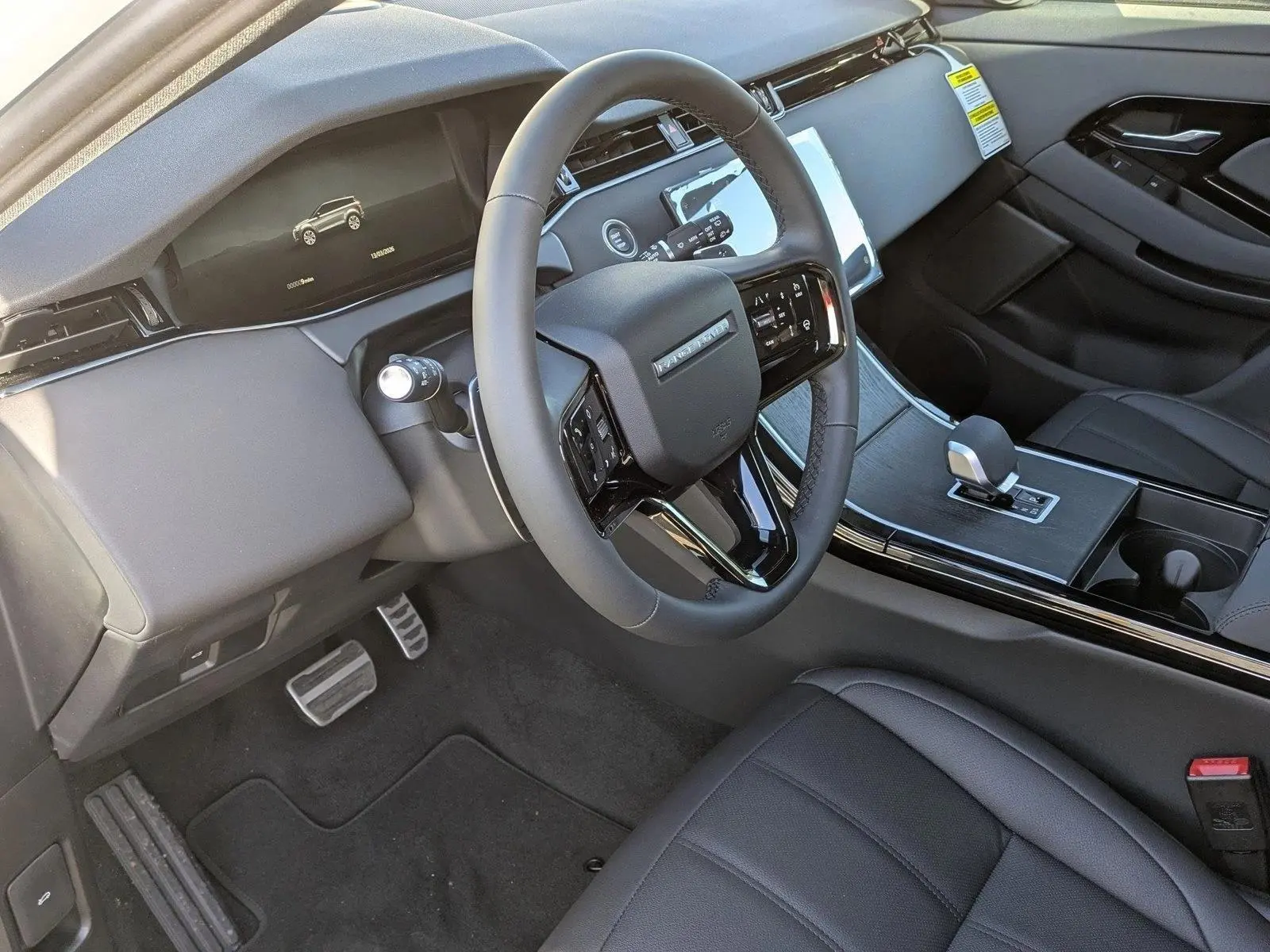 2026 Land Rover Range Rover Evoque Dynamic SE photo 3
