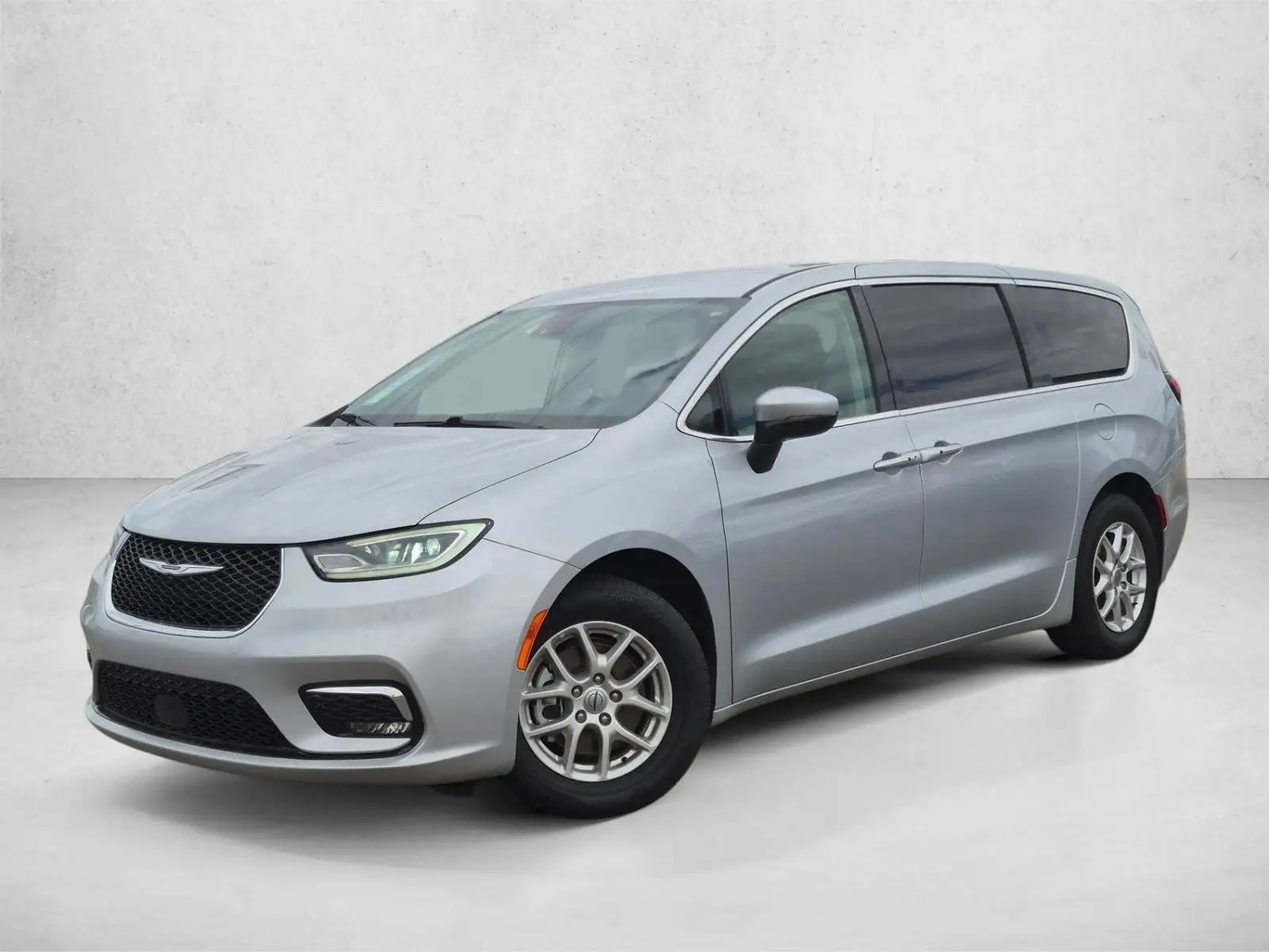 2023 Chrysler Pacifica Touring L's photo