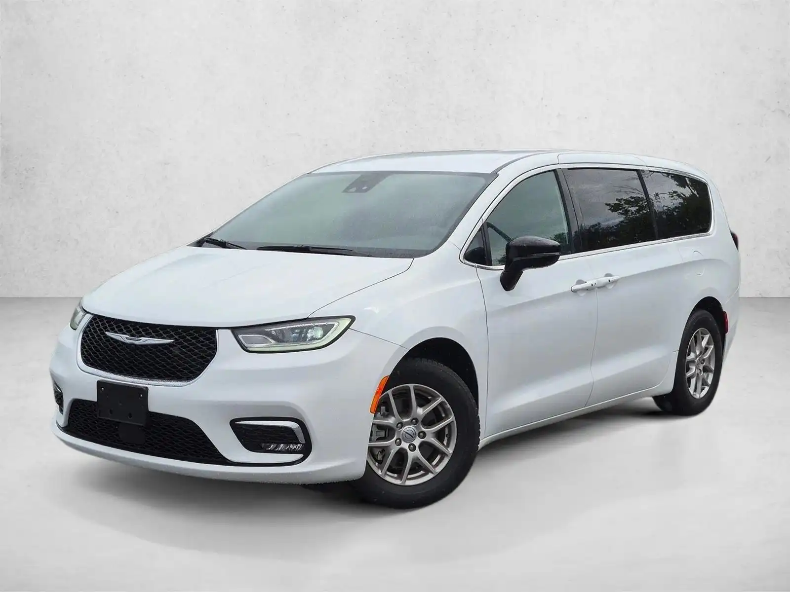 2025 Chrysler Pacifica Select's photo