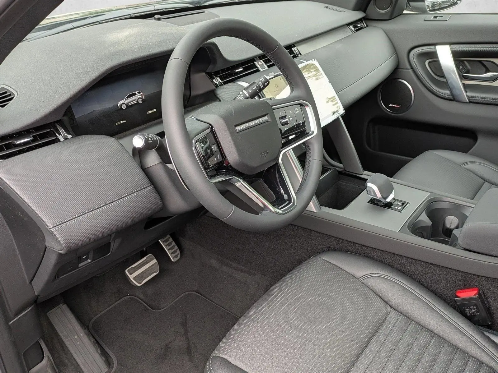 2026 Land Rover Discovery Sport 2.0 Landmark Edition photo 3