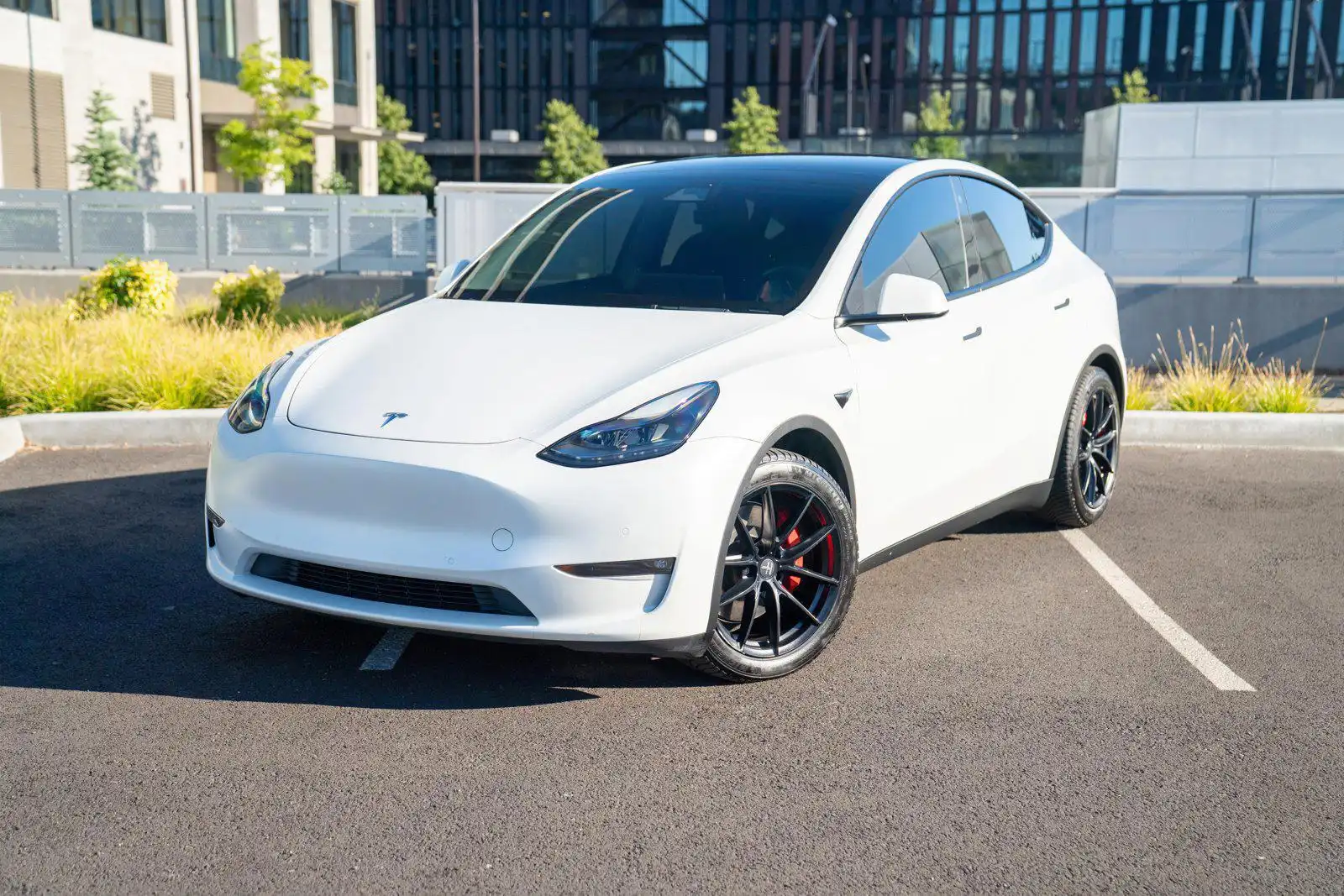 2022 Tesla Model Y Performance Dual Motor All-Wheel Drive's photo