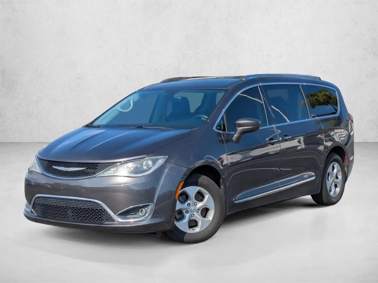 2017 Chrysler Pacifica Touring-L Plus's photo