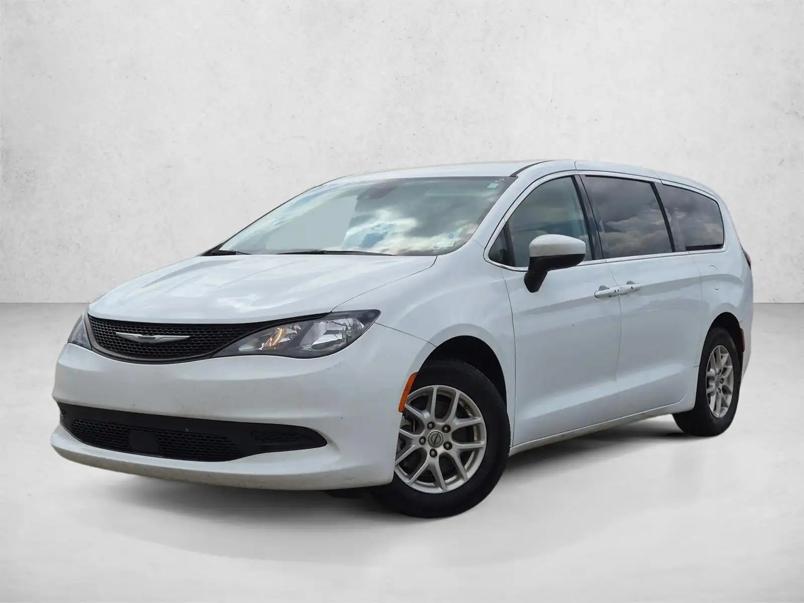 2023 Chrysler Voyager LX's photo