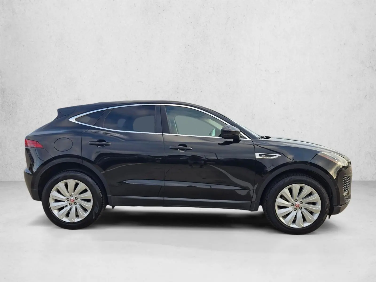 2018 Jaguar E-PACE P250 AWD SE photo 3