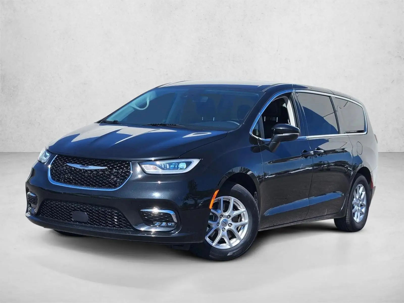 2023 Chrysler Pacifica Touring L photo 1