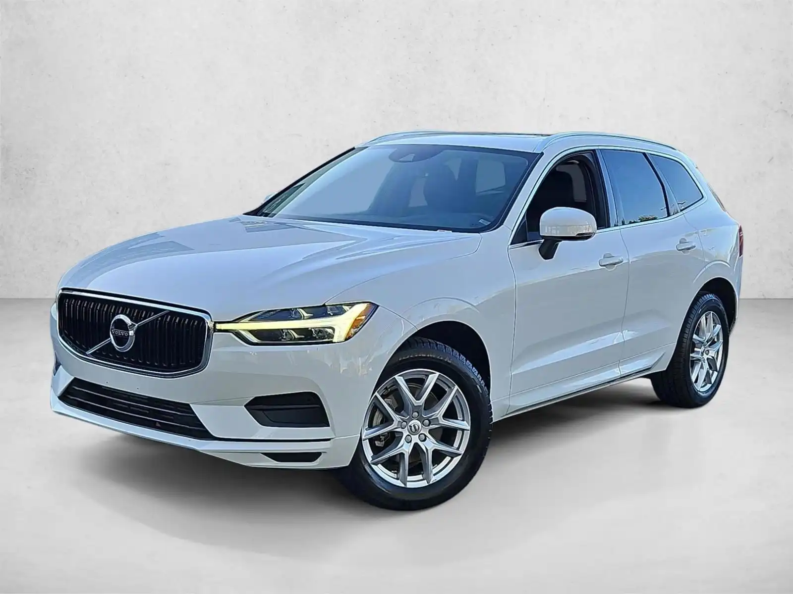 2020 Volvo XC60 T5 Momentum AWD's photo