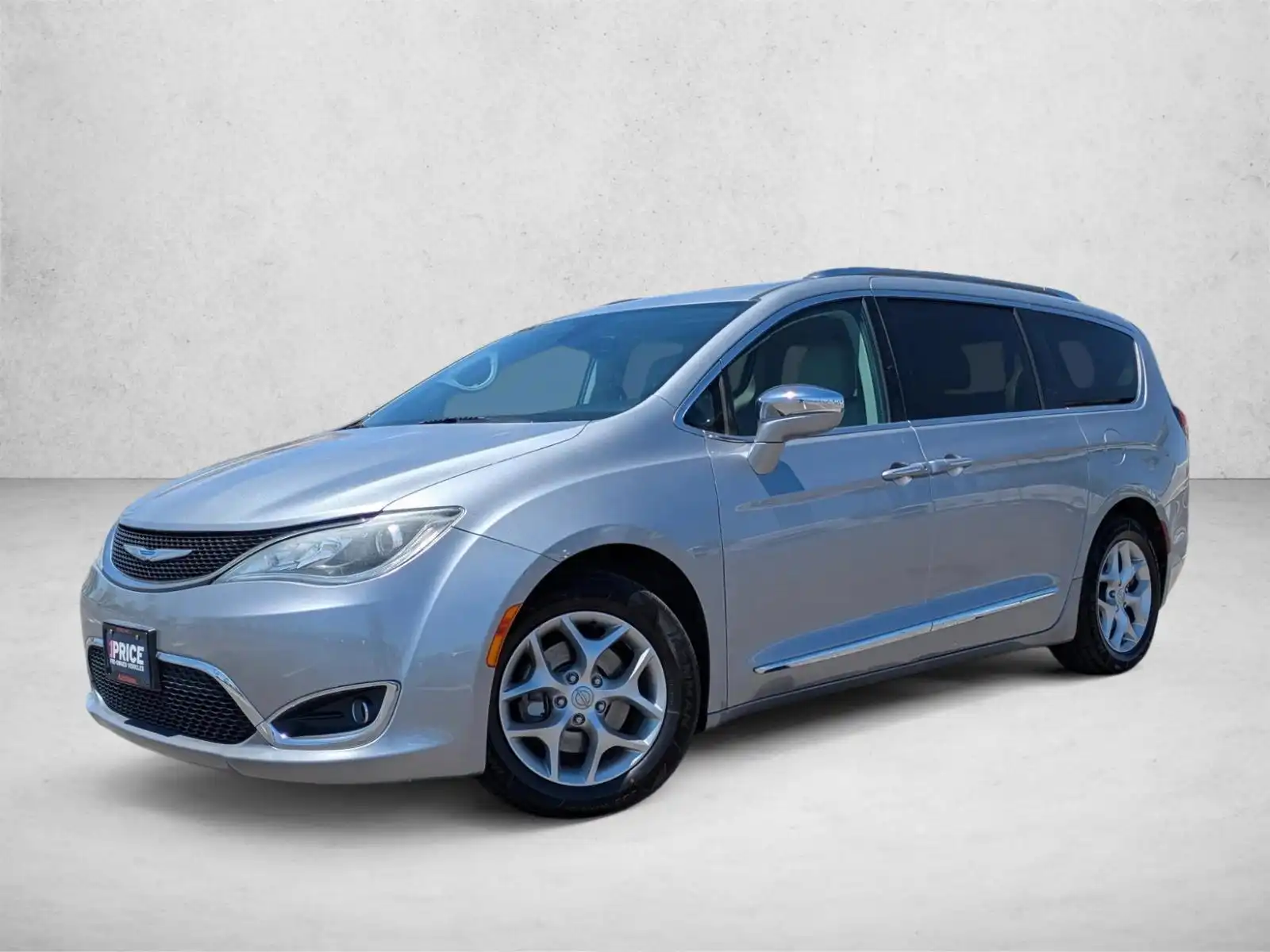 2019 Chrysler Pacifica Limited's photo
