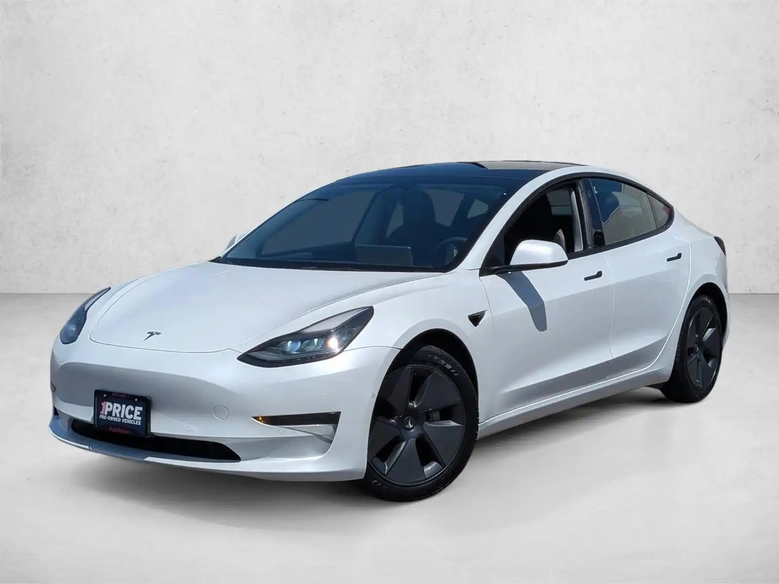 2022 Tesla Model 3 Standard Range Plus's photo