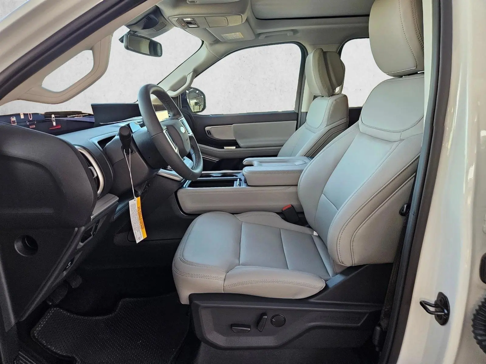 2027 Ford Expedition Active photo 4