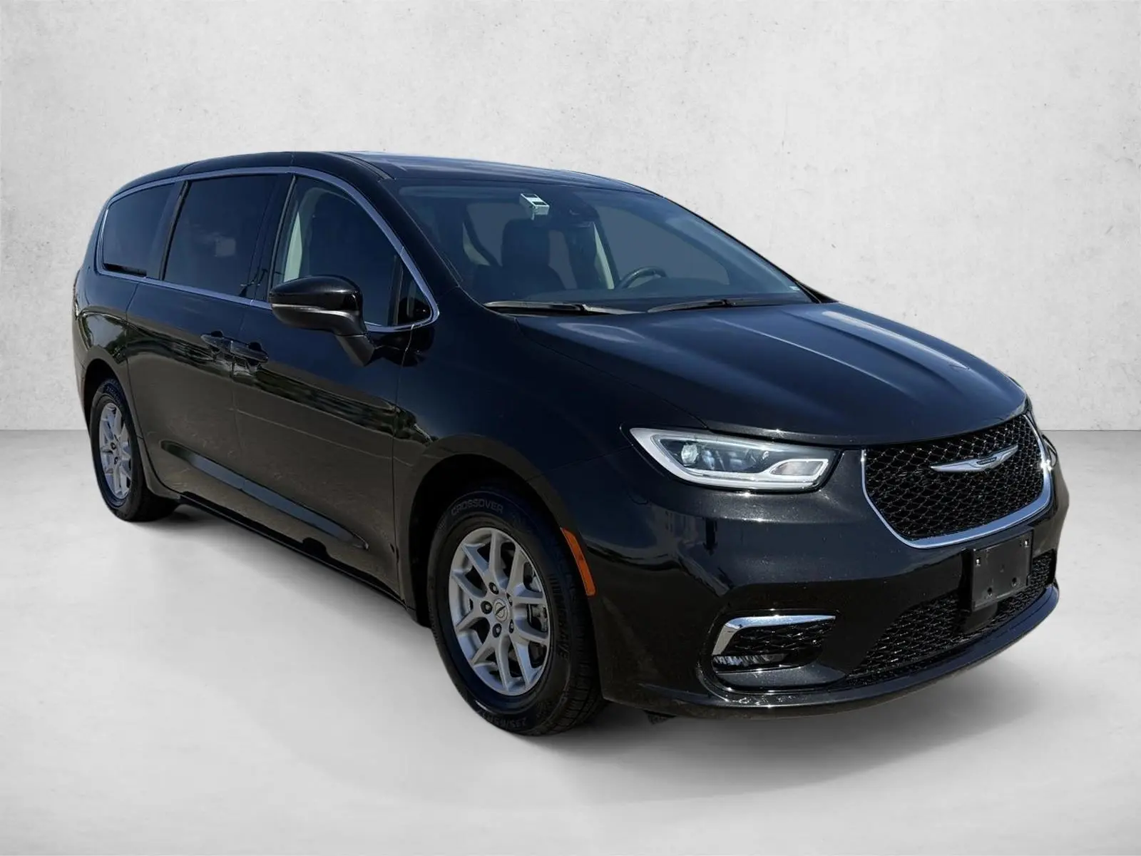 2023 Chrysler Pacifica Touring L photo 3