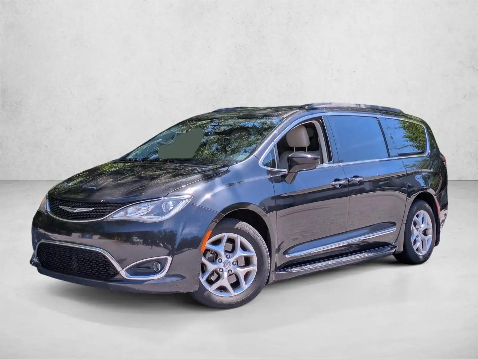 2017 Chrysler Pacifica Touring-L's photo