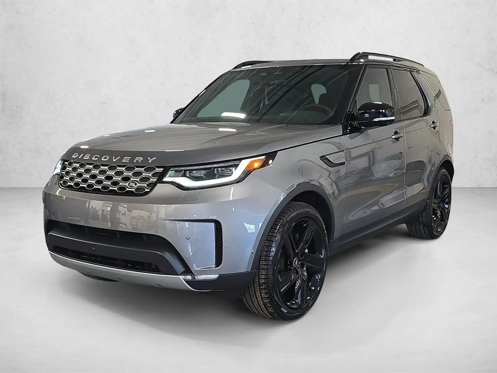 2026 Land Rover Discovery P300 S's photo
