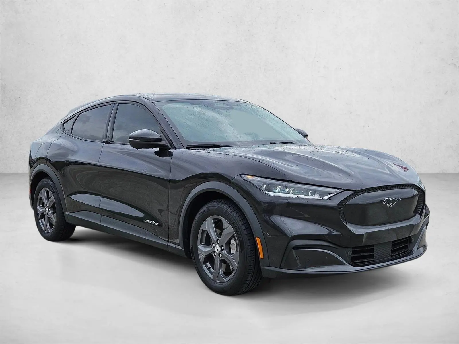 2022 Ford Mustang-Mach-e Select photo 3