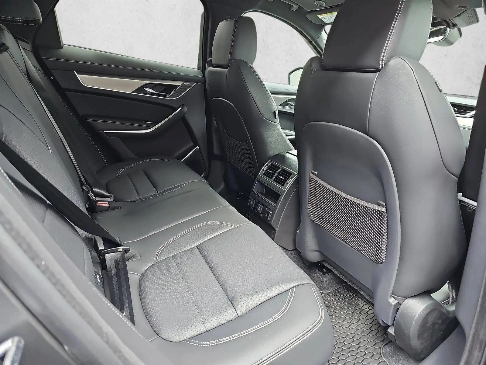 2026 Jaguar F-PACE P250 R-Dynamic S photo 5