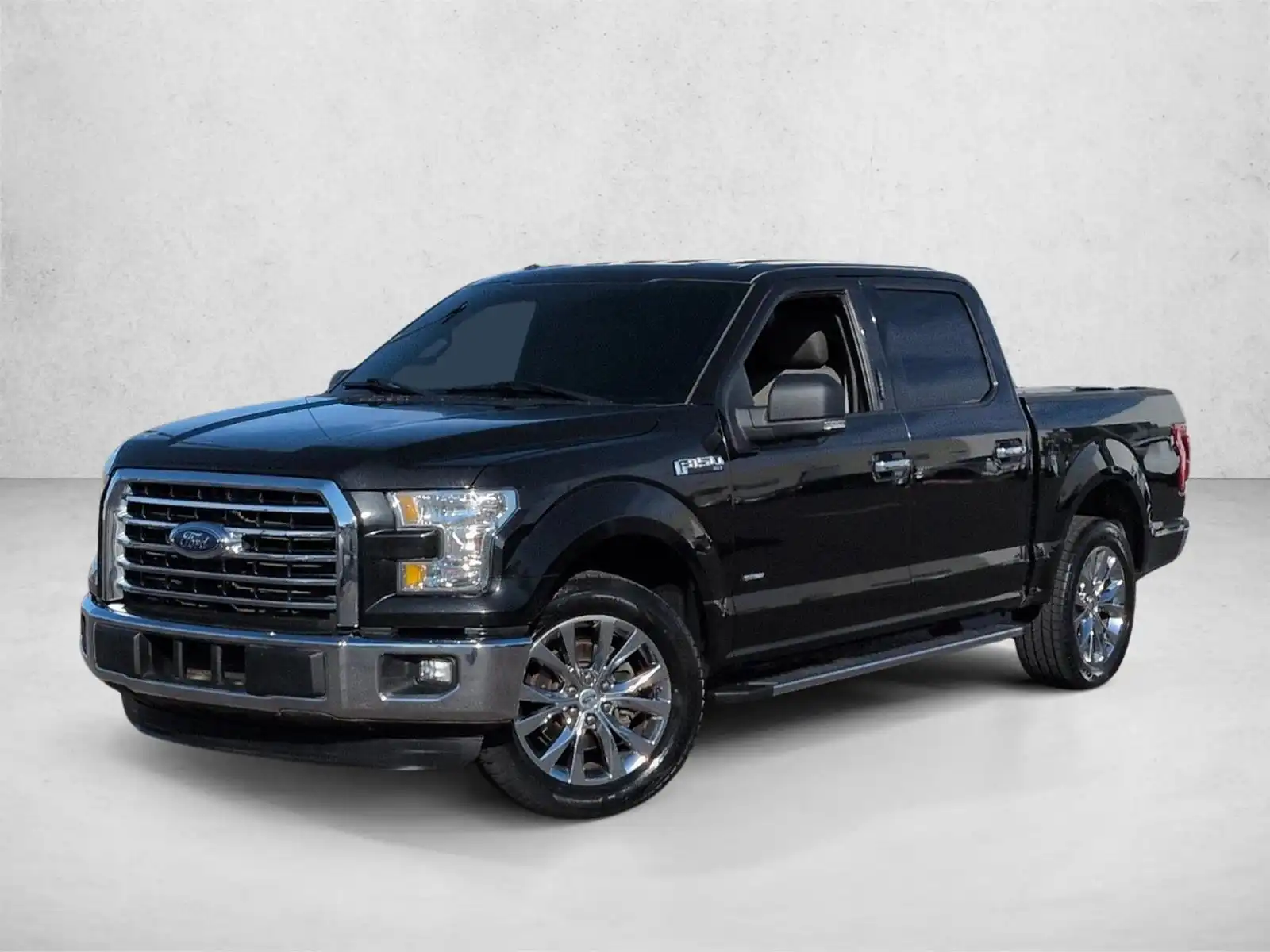 2015 Ford F-150 XLT SuperCrew 145 in's photo