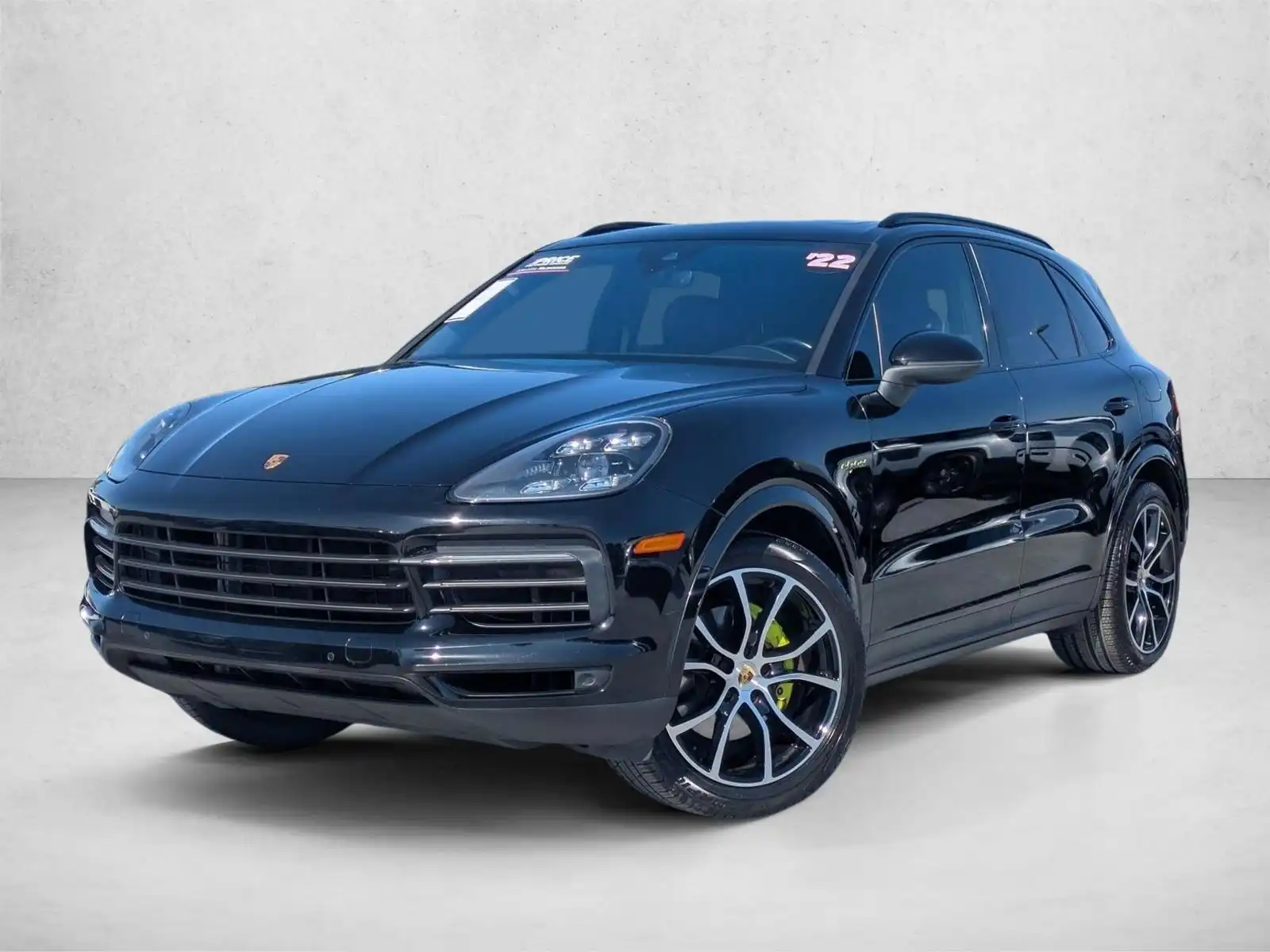 2022 Porsche Cayenne Platinum Edition E-Hybrid's photo