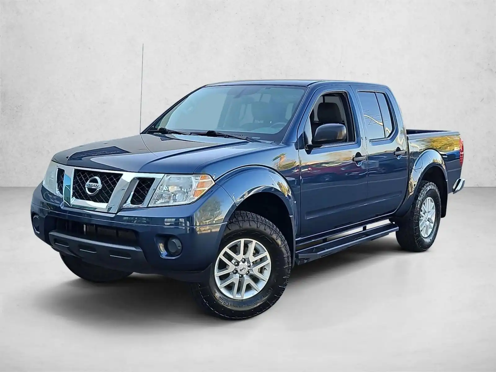 2021 Nissan Frontier SV Crew Cab 4X4 SWB's photo