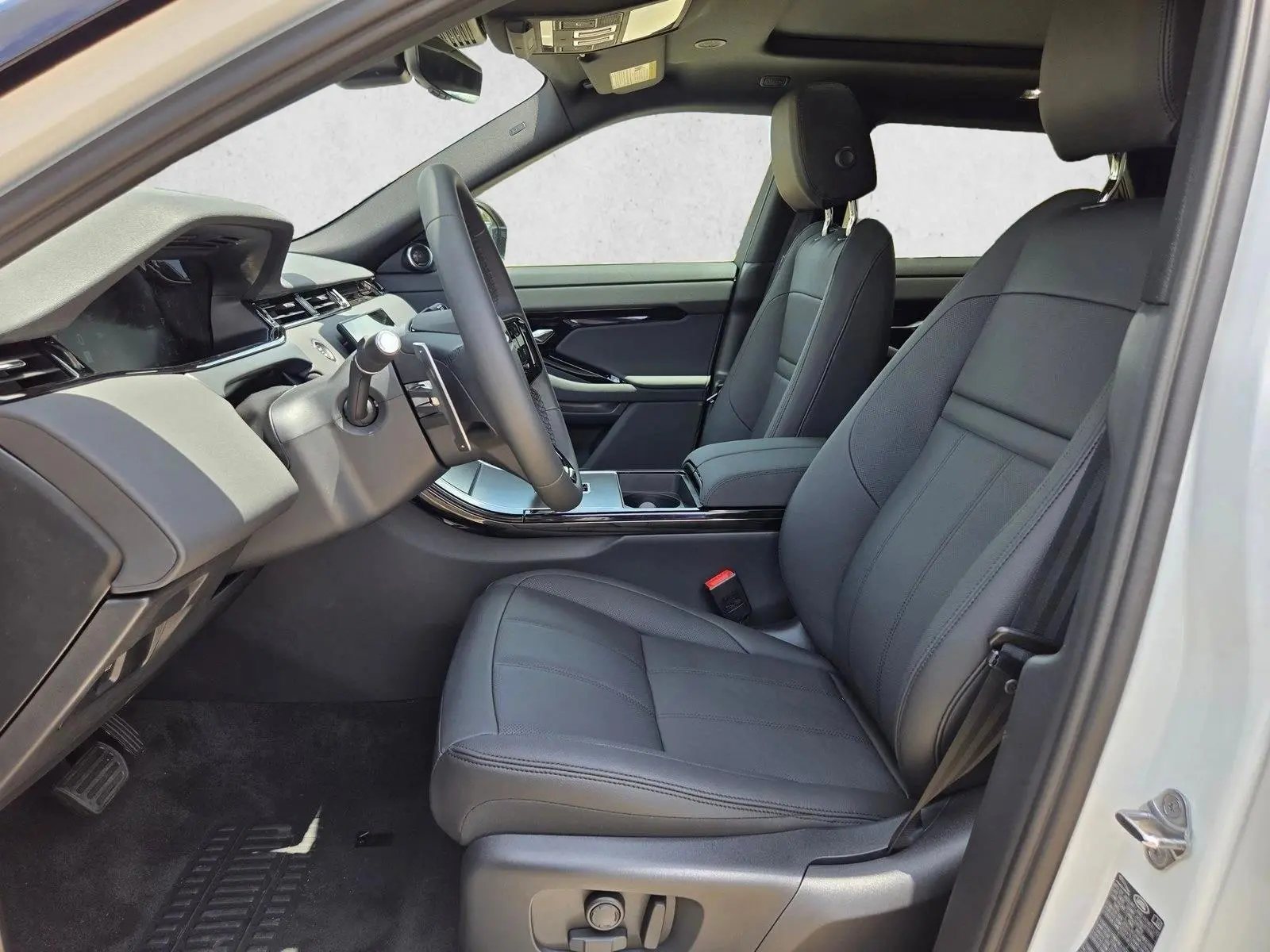 2026 Land Rover Range Rover Evoque S photo 4