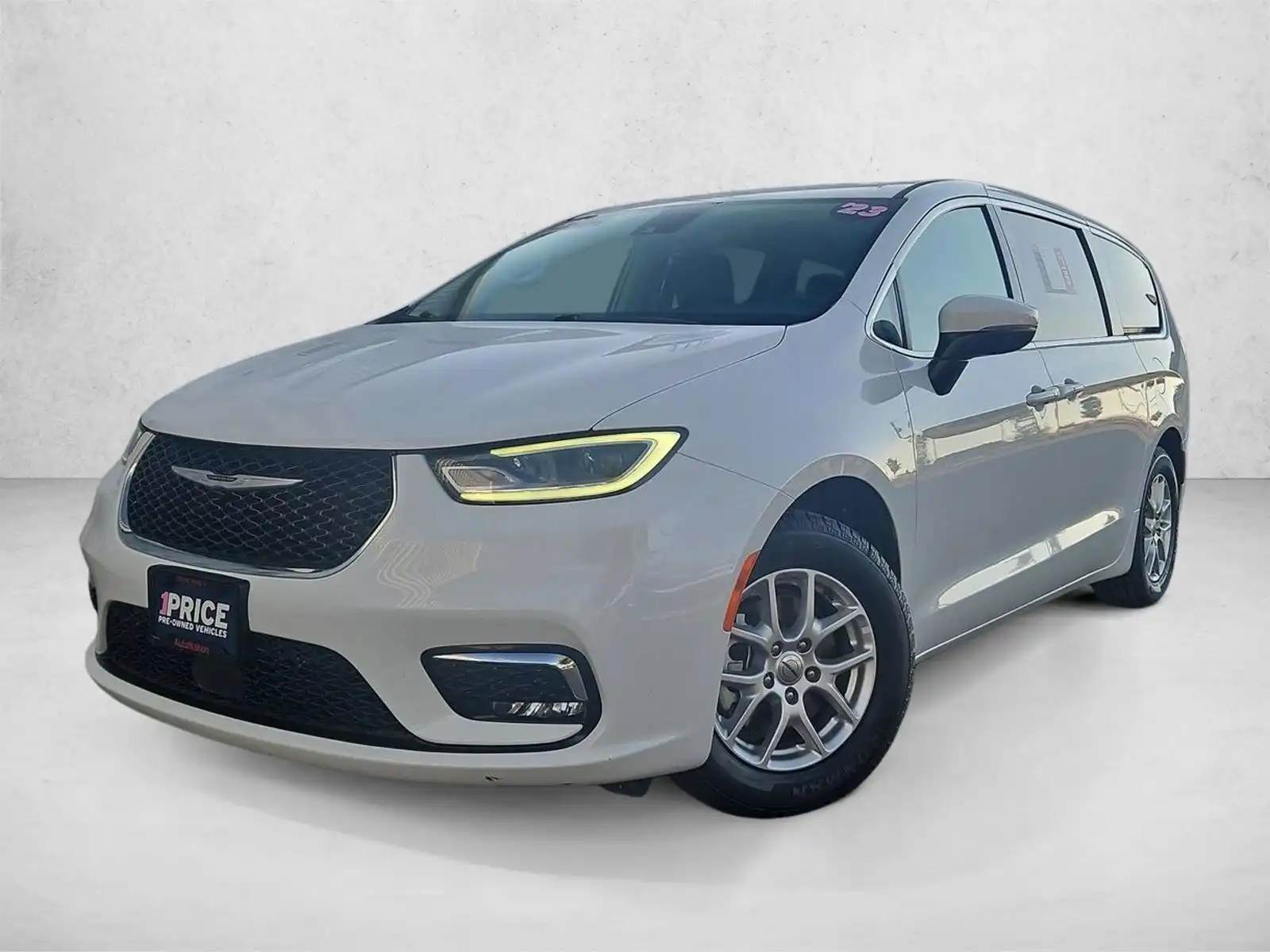 2023 Chrysler Pacifica Touring L's photo
