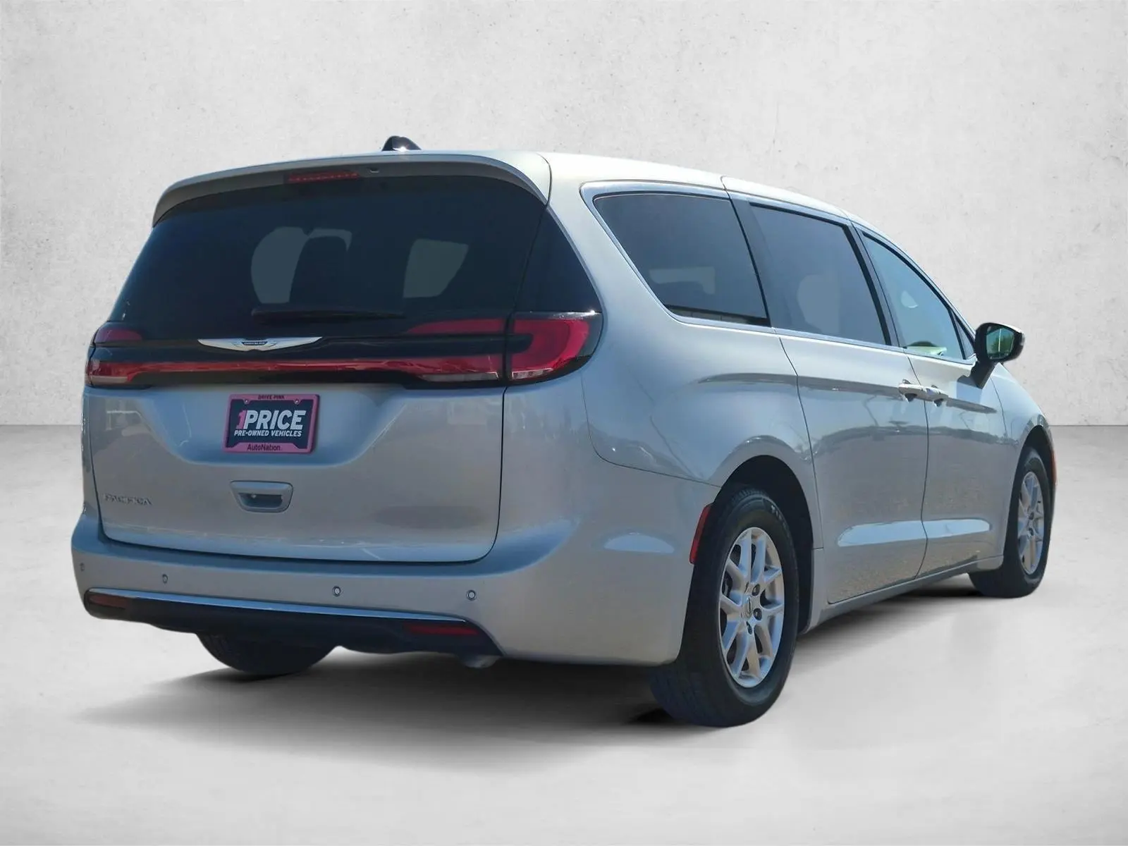 2023 Chrysler Pacifica Touring L photo 5