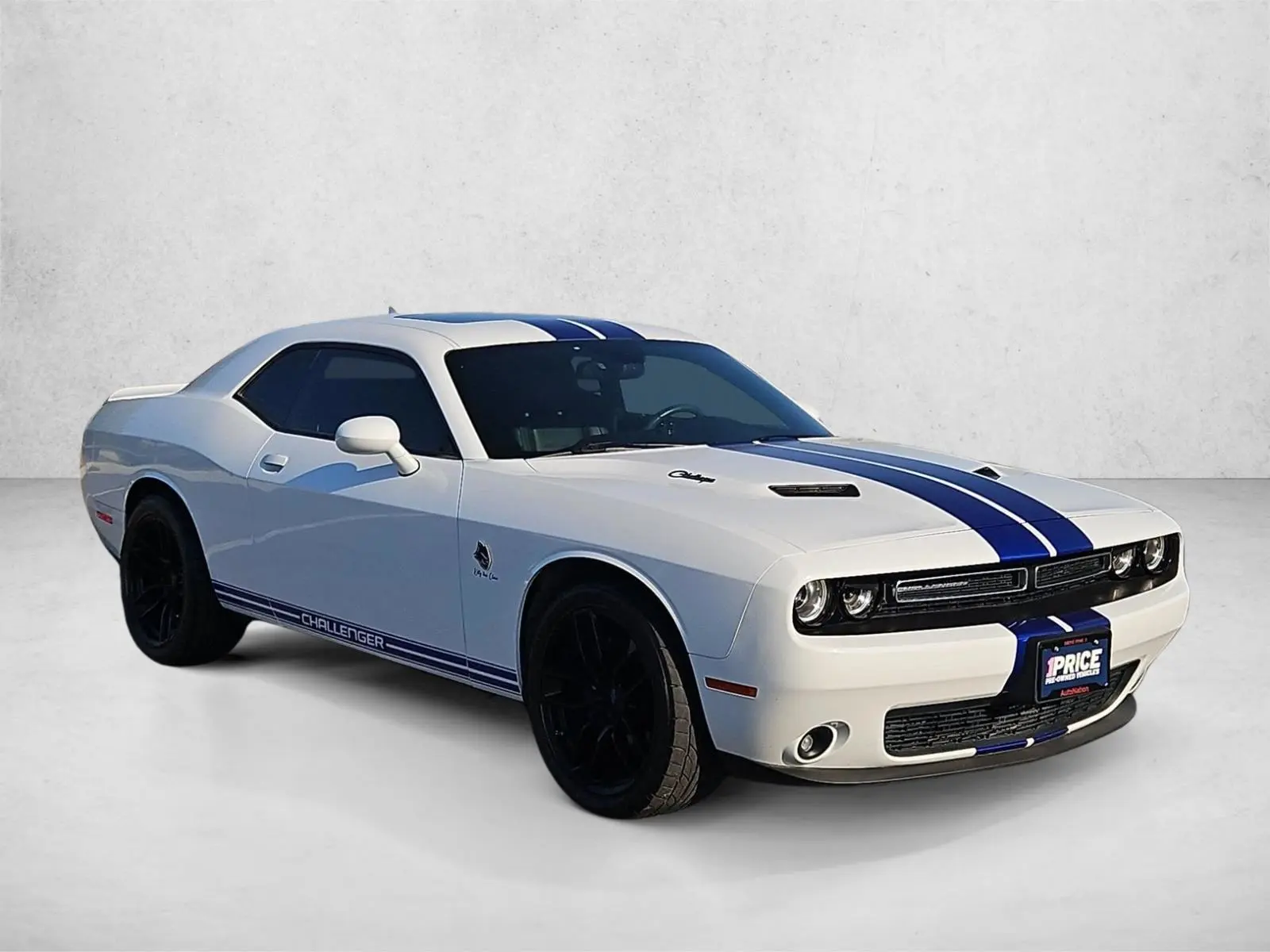 2016 Dodge Challenger SXT Plus photo 3