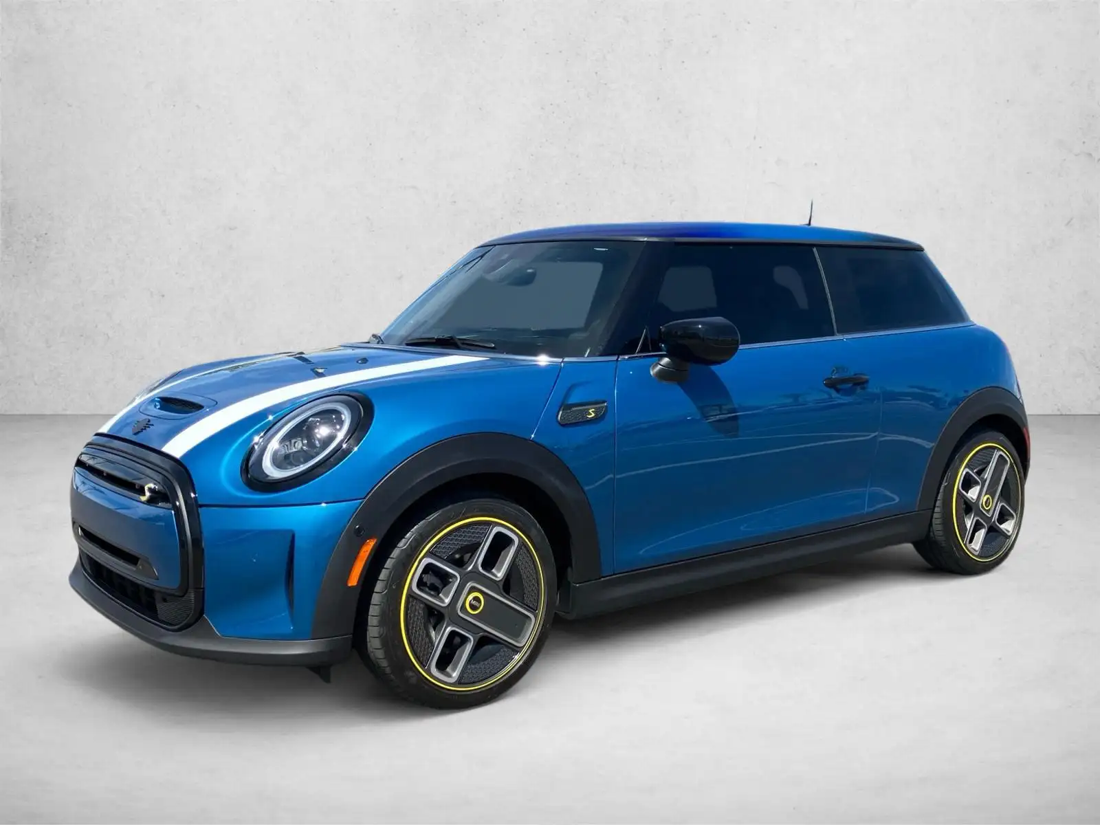 2024 MINI Hardtop Cooper SE's photo
