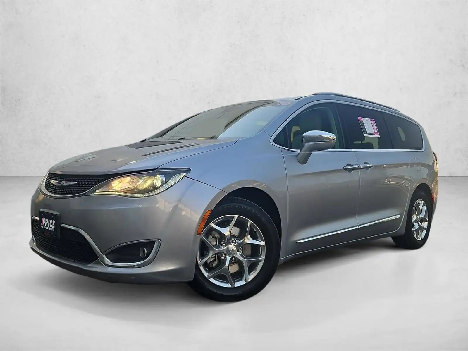 2019 Chrysler Pacifica Limited's photo