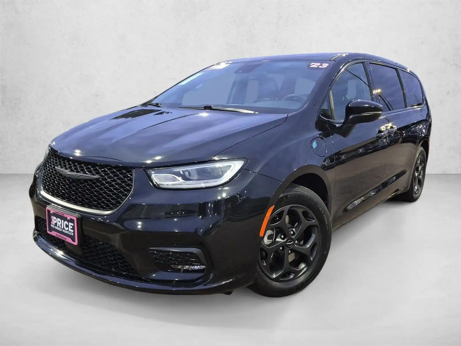2023 Chrysler Pacifica Hybrid Touring L's photo