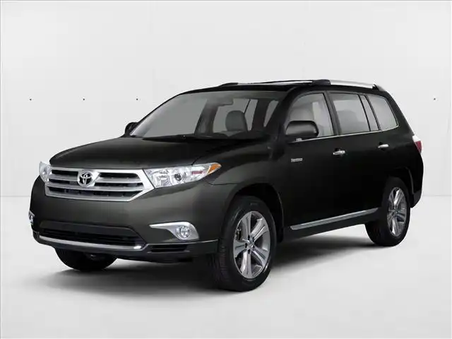 2013 Toyota Highlander Base 2WD L4's photo