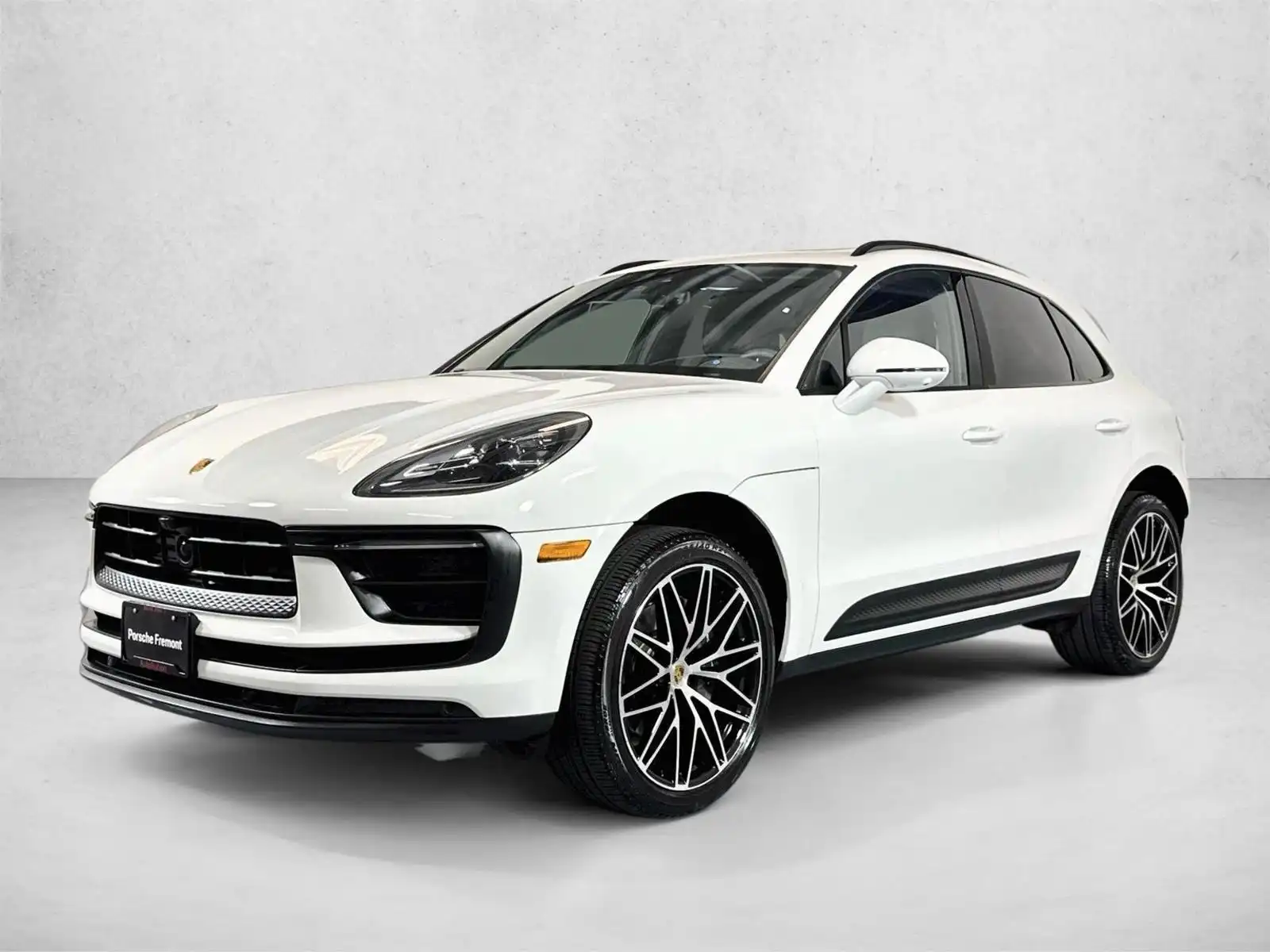 2026 Porsche Macan Base's photo