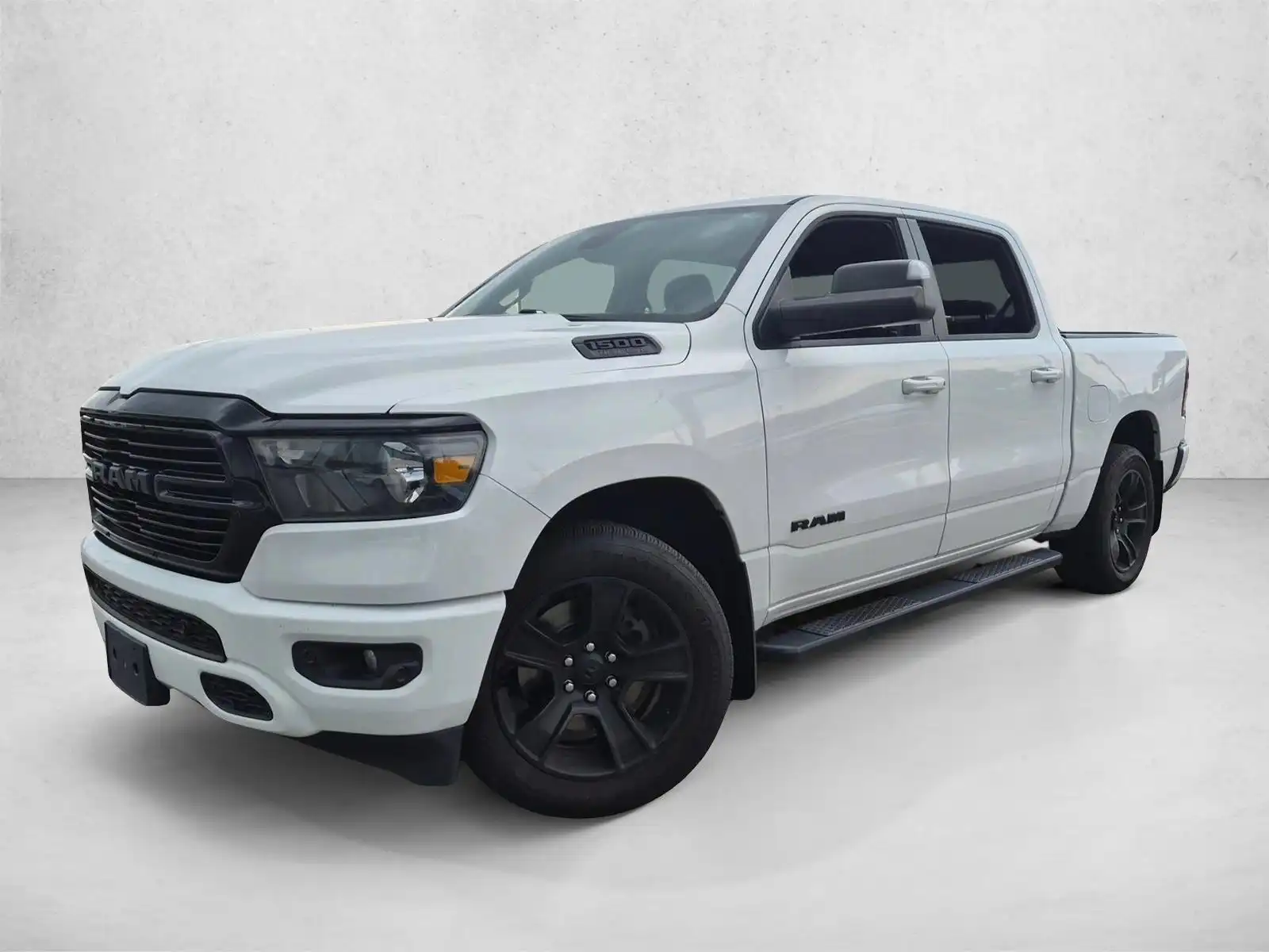 2020 RAM 1500 Big Horn/Lone Star 4x4 Crew Cab 5'7's photo