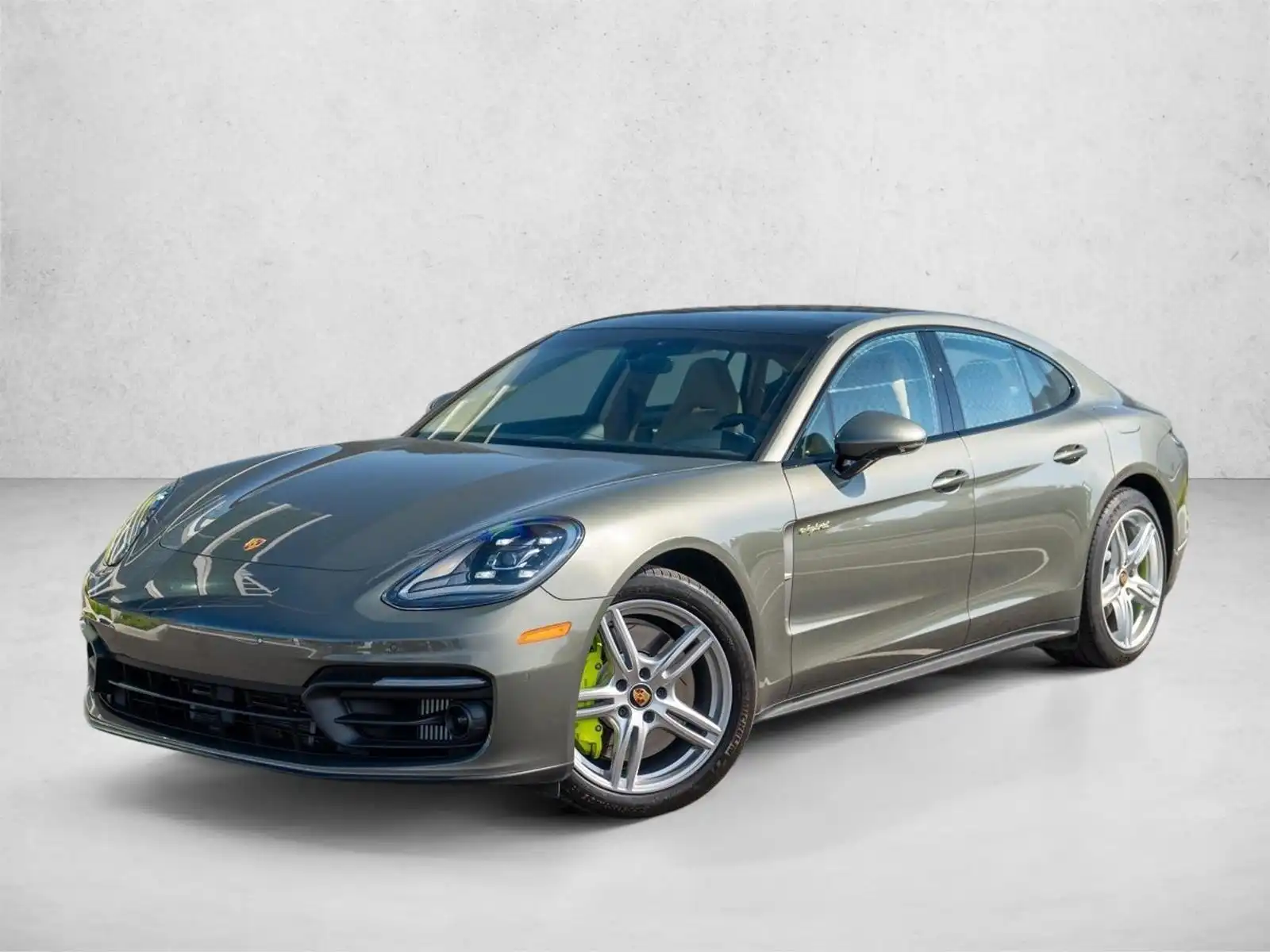 2023 Porsche Panamera 4 E-Hybrid's photo