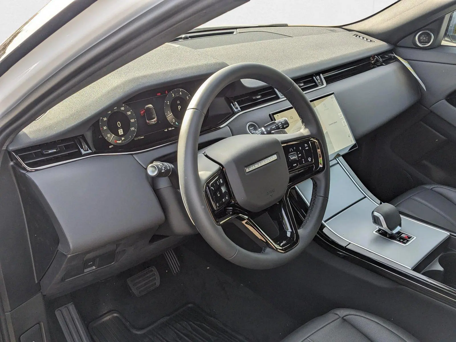 2025 Land Rover Range Rover Evoque S photo 3