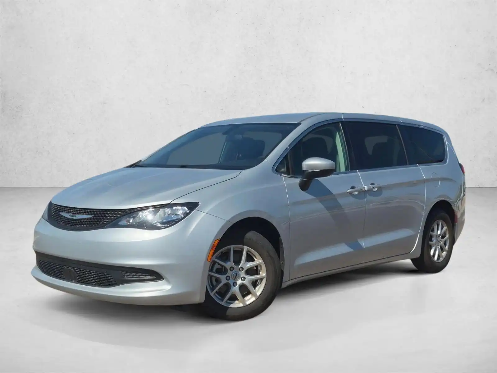 2022 Chrysler Voyager LX's photo