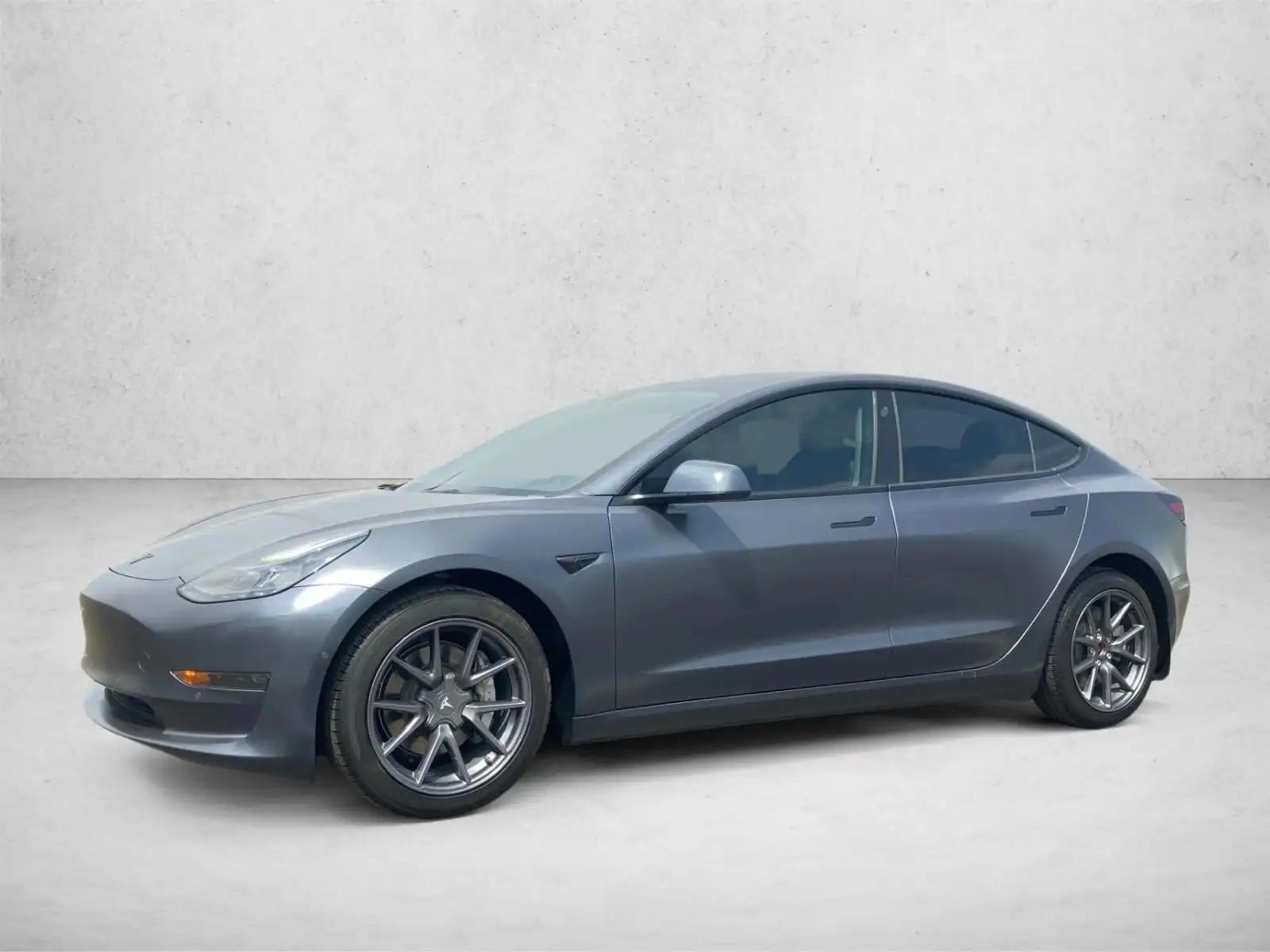2022 Tesla Model 3 Standard Range Plus's photo