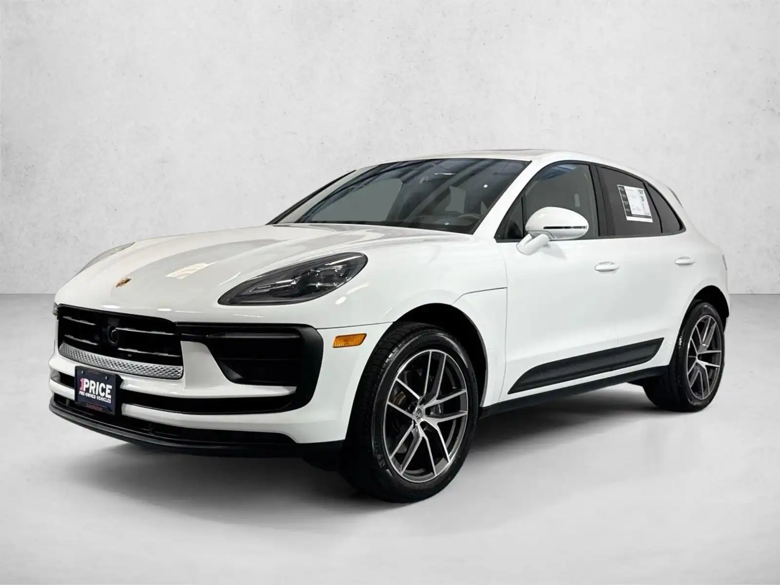 2026 Porsche Macan Base's photo