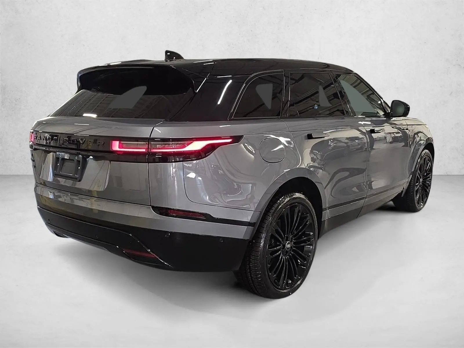 2026 Land Rover Range Rover Velar P400 Dynamic SE photo 5