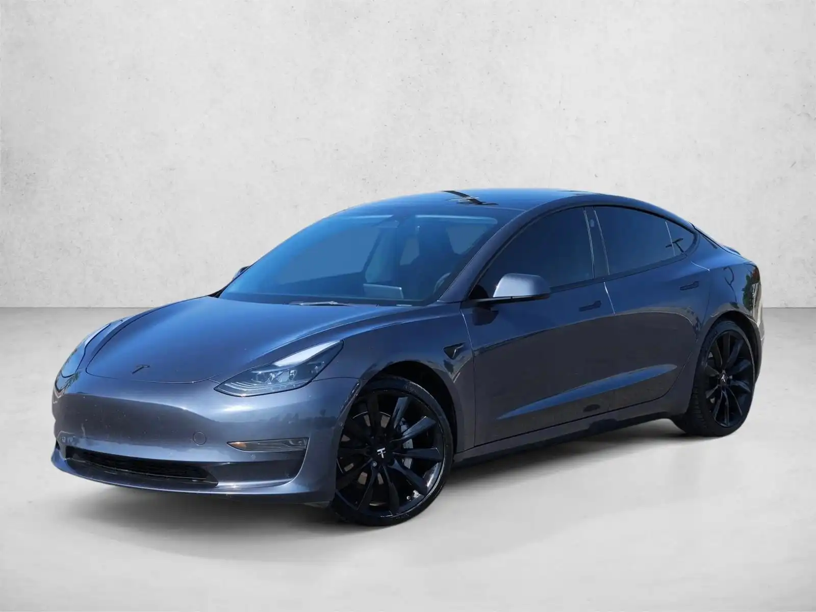 2022 Tesla Model 3 Standard Range Plus's photo