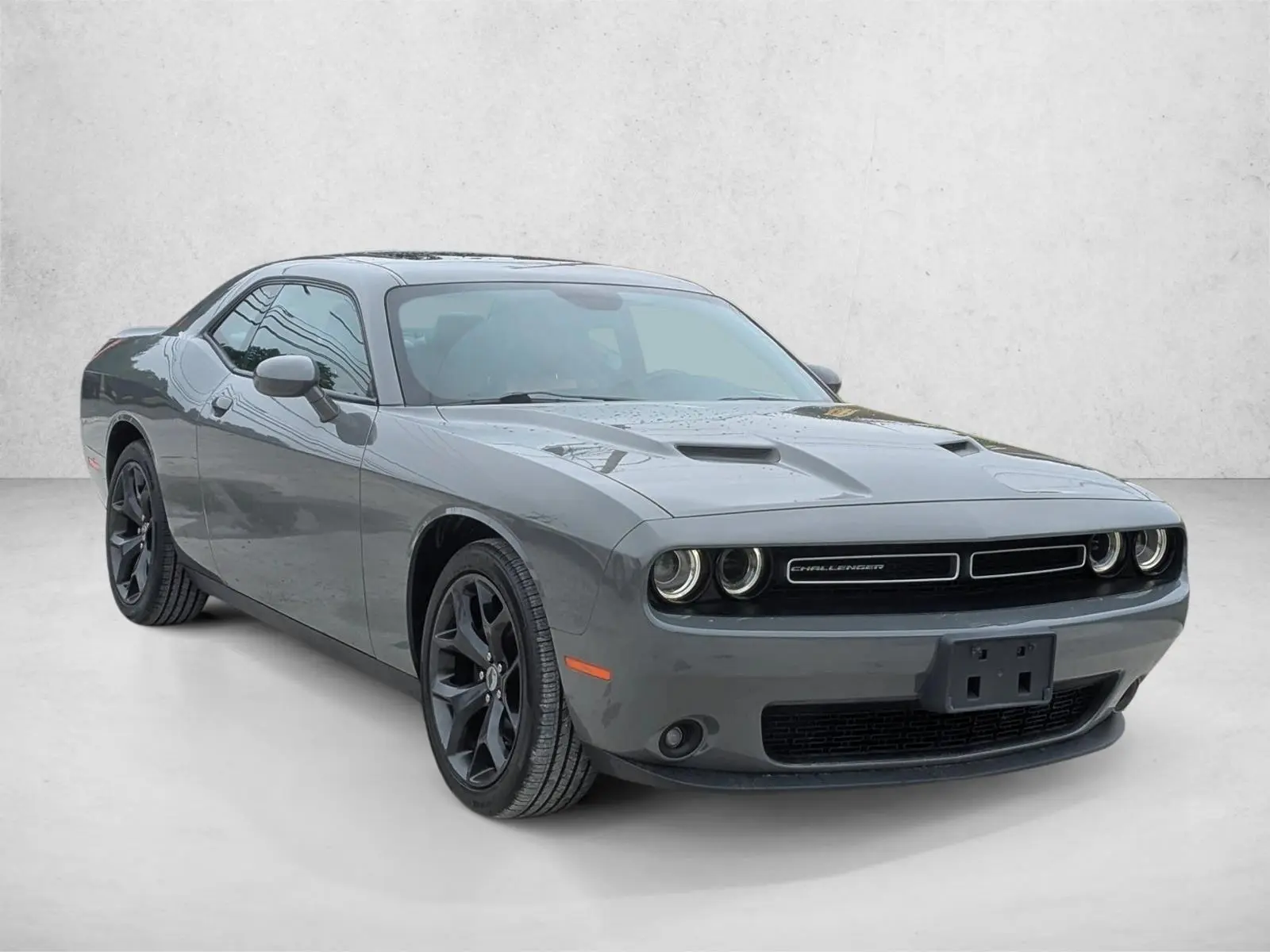 2019 Dodge Challenger SXT Plus Auto photo 3